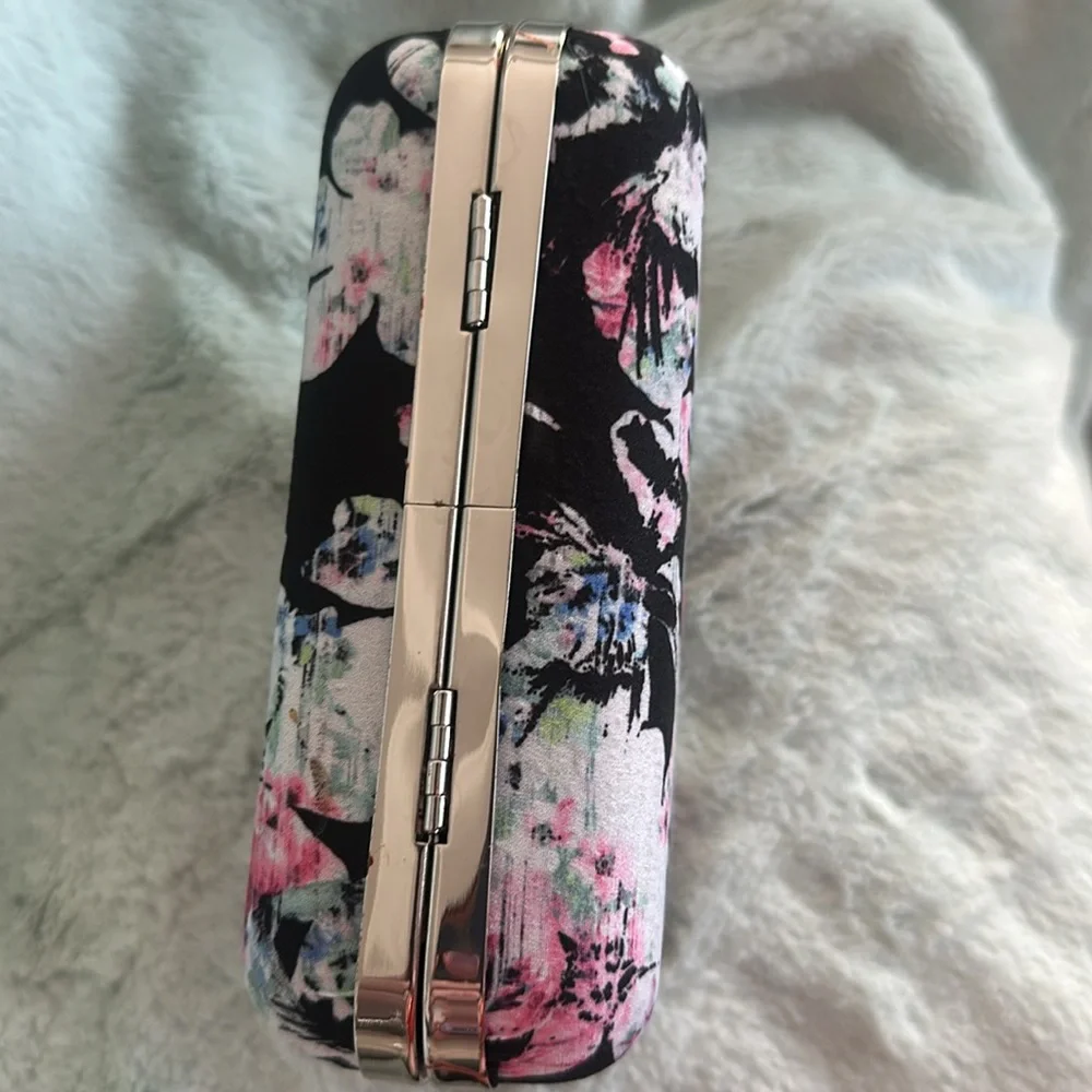 NWT White House Black Market Floral Clutch - Picture 6 of 15